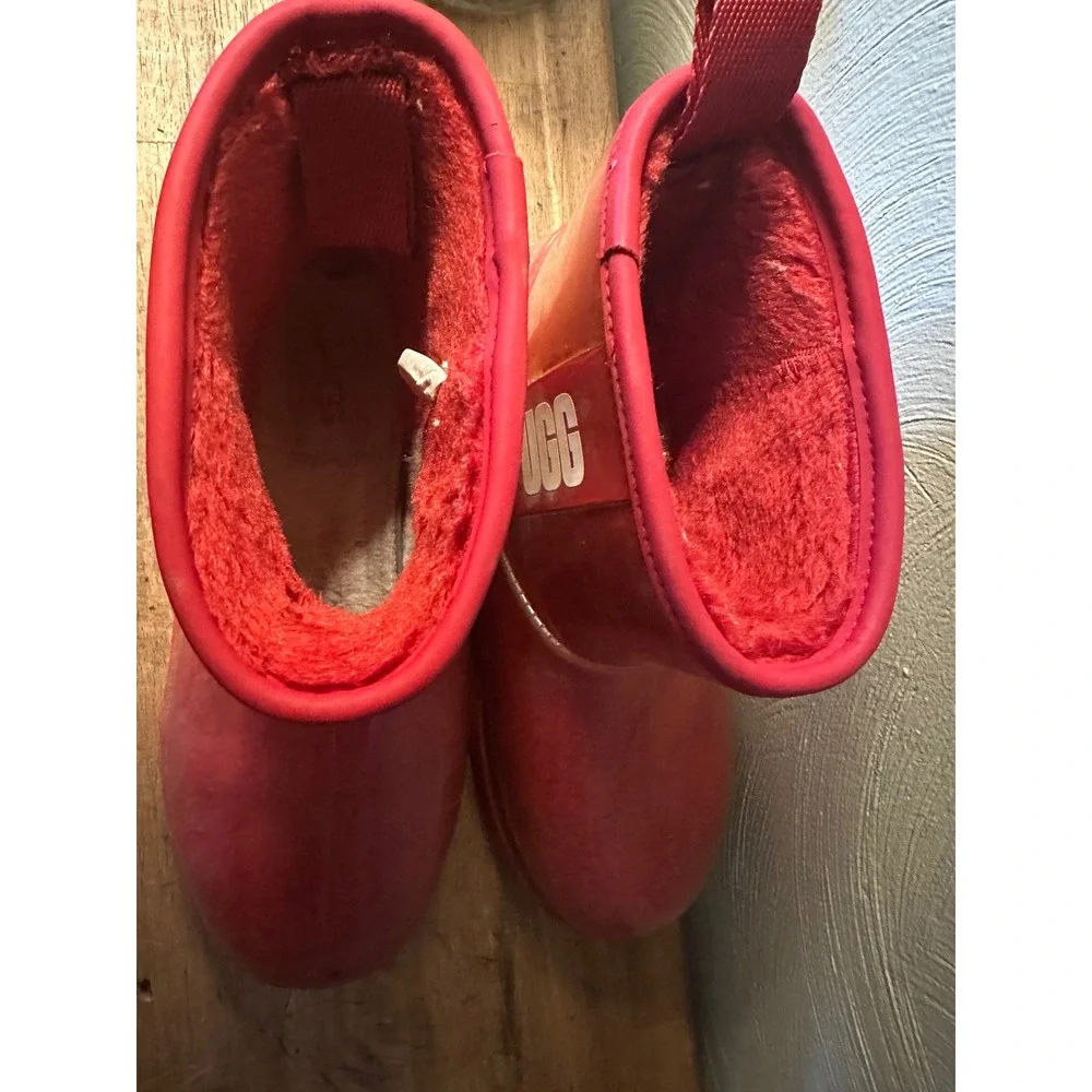 Uggs Classic clear mini boots in samba red, size 7